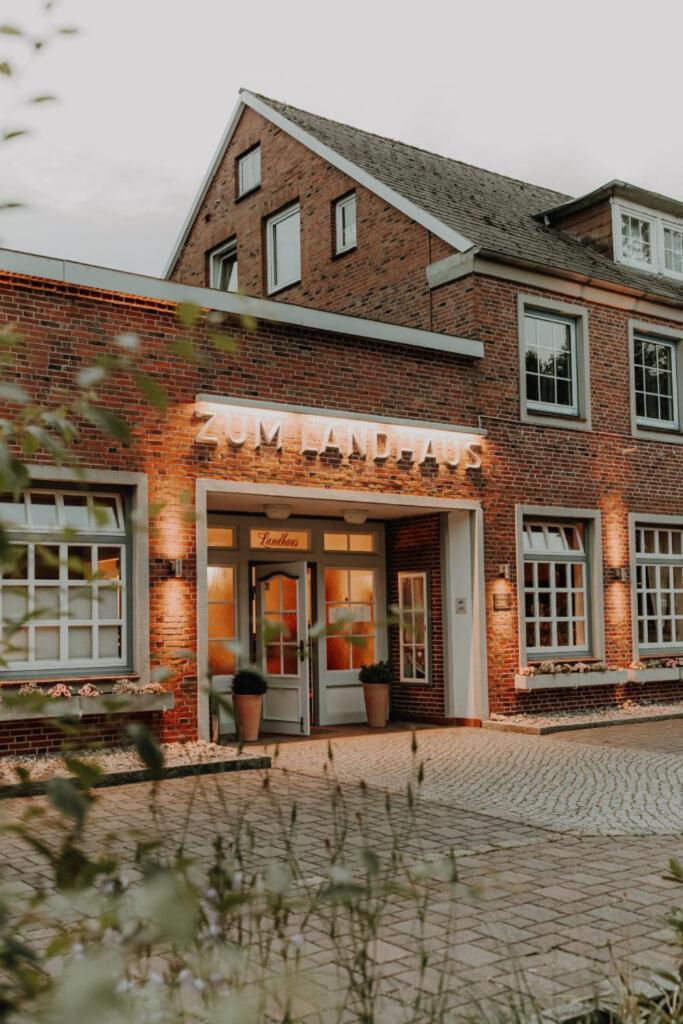 Hotel Und Restaurant Landhaus Veranstaltungshaus Hohenwestedt Exterior photo
